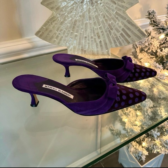 Manolo Blahnik - Purple Polkadot Bow Suede Mules - Picture 4 of 8